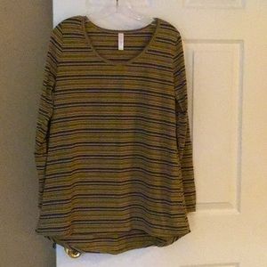 Lularoe Lynnae top